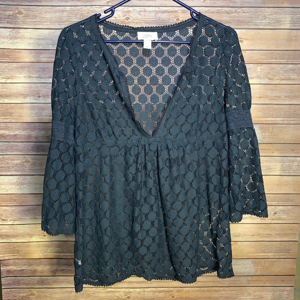 Ann Taylor Loft Lacy Sheer top. Size L Navy Blue